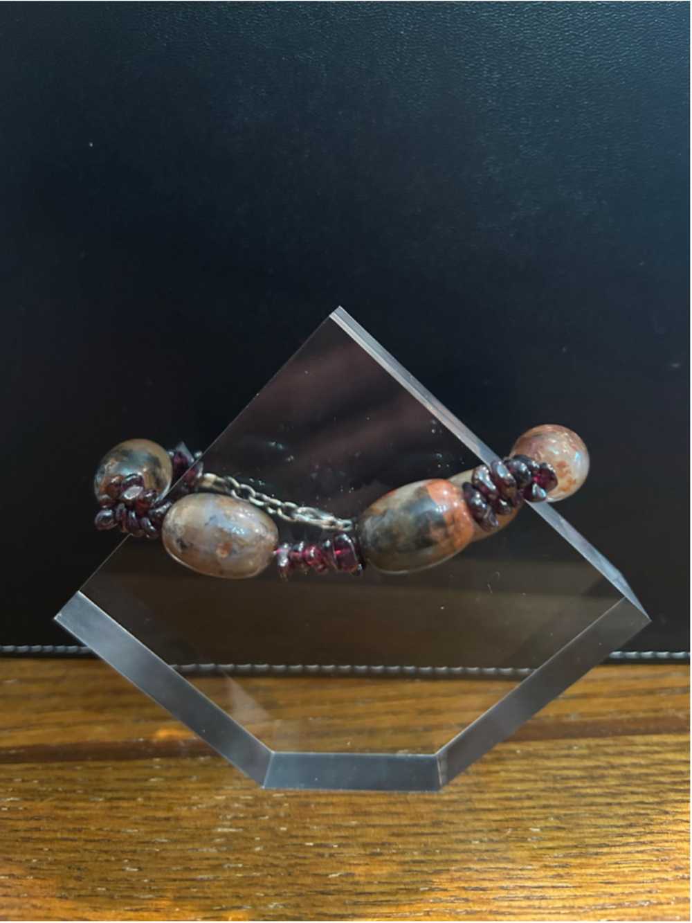 Women's Gemstone Bracelet with garnet chips One Size Brown Red